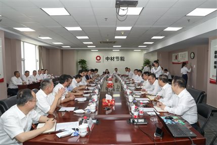 集團(tuán)黨委書記、董事長周育先蒞臨中材節(jié)能調(diào)研指導(dǎo)
